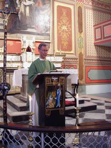 don Andrea celebra nella chiesa di Santa Maria a Trabzon nell'agosto del 2005